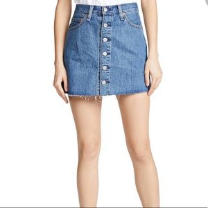 Button front Levi’s denim skirt NWT sz 28